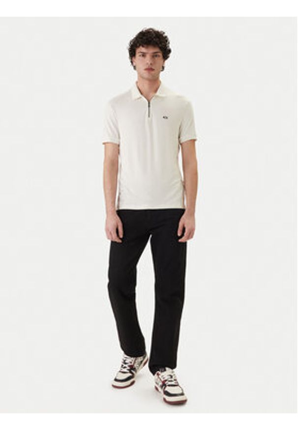 Armani Exchange Polo XM002372 AF21936 U0009 Biały Regular Fit. Typ kołnierza: polo. Kolor: biały. Materiał: wiskoza