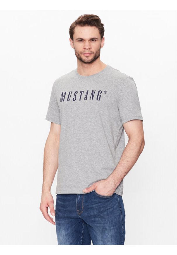 Mustang T-Shirt Alex 1013221 Szary Regular Fit. Kolor: szary. Materiał: bawełna