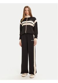 Guess Spodnie dresowe V5RB00 KCO72 Brązowy Regular Fit. Kolor: brązowy. Materiał: syntetyk