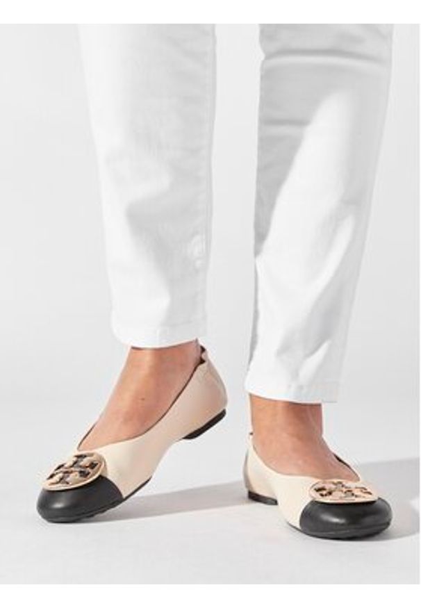 Tory Burch Baleriny Claire Cap Toe 148336 Beżowy. Kolor: beżowy. Materiał: skóra