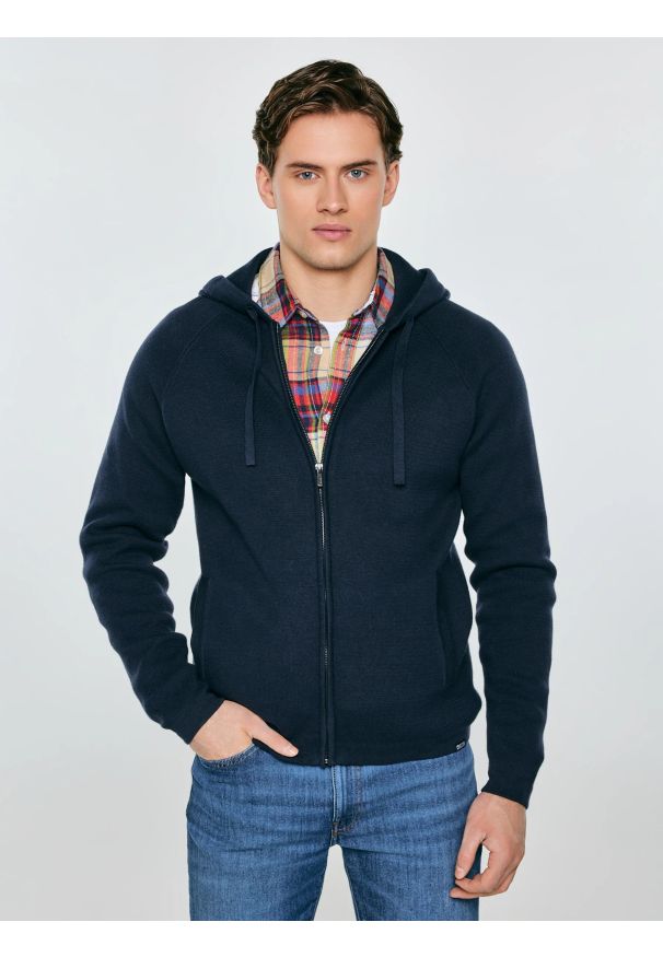 Big-Star - Sweter męski rozpinany z kapturem granatowy Hoodian 403. Okazja: na co dzień. Typ kołnierza: kaptur. Kolor: niebieski. Materiał: tkanina, bawełna, jeans, dresówka. Styl: casual, klasyczny