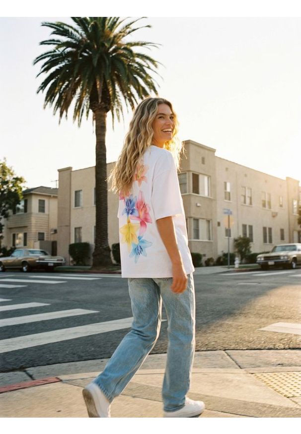 Sinsay - Bawełniana koszulka z motywem kwiatowym - biały. Kolor: biały. Materiał: bawełna. Wzór: kwiaty