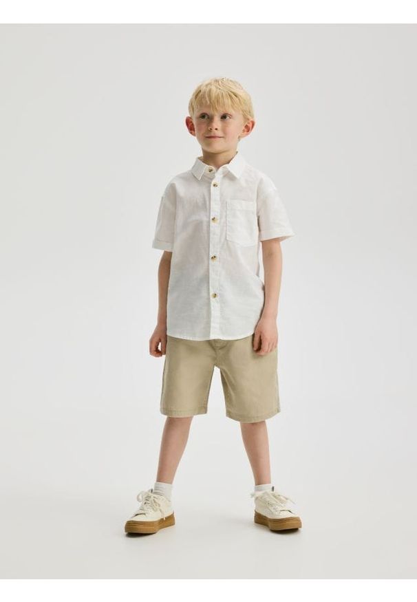 Reserved - Szorty bermudy - beżowy. Kolor: beżowy. Materiał: tkanina, bawełna