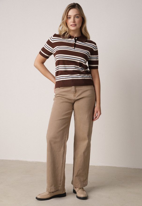 Born2be - Brązowy T-shirt Typu Polo z Wiskozą Ozdobiony Guzikami i Paskami Esefia. Okazja: na co dzień. Typ kołnierza: polo. Kolor: brązowy. Materiał: wiskoza. Wzór: aplikacja. Styl: casual