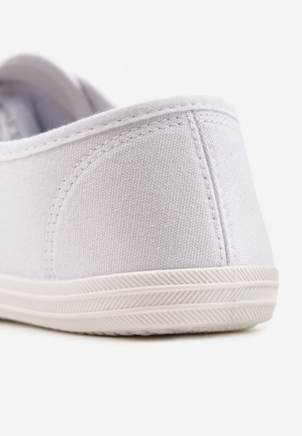 Renee - Białe Klasyczne Sznurowane Tenisówki na Płaskiej Podeszwie Efona. Okazja: na co dzień. Kolor: biały. Obcas: na płaskiej podeszwie. Styl: klasyczny