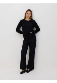 Reserved - Sweter z detalem - czarny. Kolor: czarny. Materiał: dzianina, wełna