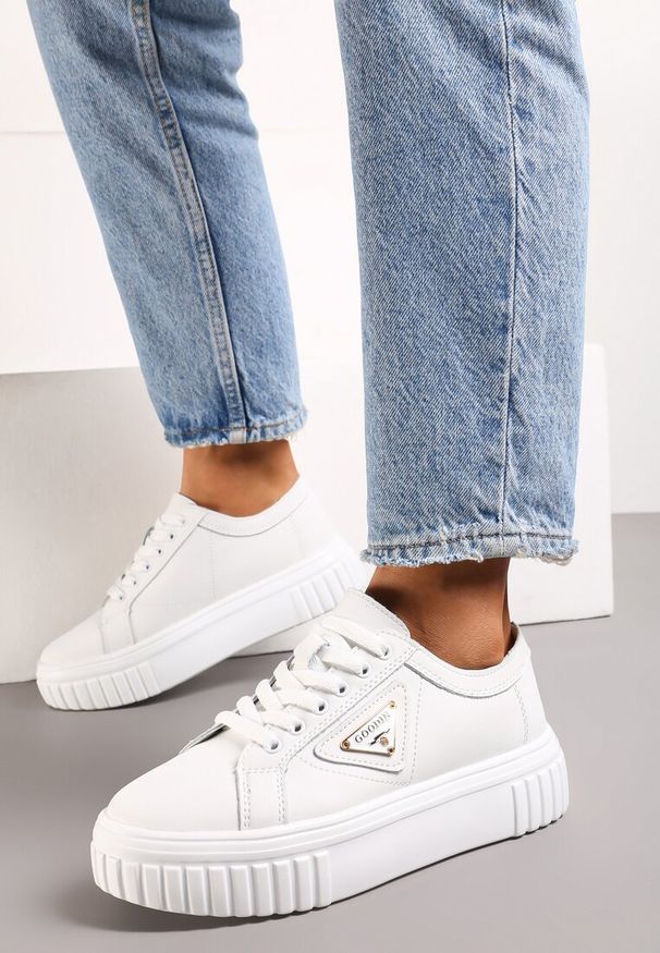 Renee - Białe Sneakersy Skórzane na Platformie Ulvinasa. Zapięcie: sznurówki. Kolor: biały. Materiał: skóra. Obcas: na platformie