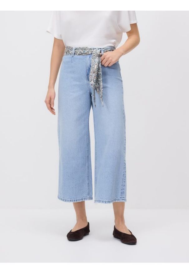 Reserved - Jeansy culotte z chustką - niebieski. Kolor: niebieski