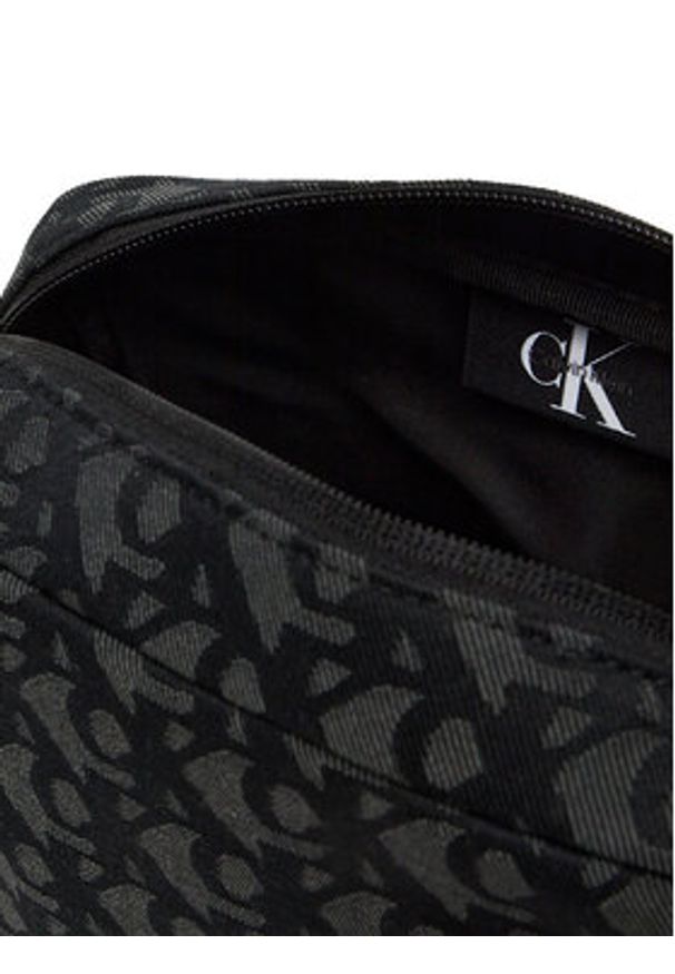 Calvin Klein Saszetka Unstructured Monogram Camera Bag LV04G3179G Czarny. Kolor: czarny. Materiał: materiał