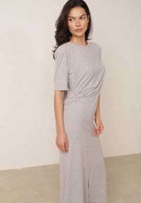 Born2be - Szara Bawełniana Sukienka T-shirtowa z Marszczeniem Podkreślającym Talię Timiore. Okazja: na co dzień. Kolor: szary. Materiał: bawełna. Wzór: gładki. Sezon: lato. Typ sukienki: proste. Styl: casual #1