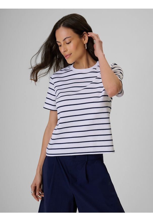 4f - 4F T-shirt relaxed z nadrukiem damski - biały M. Okazja: na co dzień. Kolor: biały. Materiał: materiał, bawełna, dzianina. Wzór: nadruk. Styl: casual