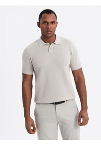 Ombre Clothing - Męska bawełniana koszulka polo ze strukturalnej dzianiny – beżowa V6 - Rozmiar: S. Okazja: do pracy, na co dzień. Typ kołnierza: polo. Kolor: beżowy. Materiał: bawełna, dzianina. Długość: krótkie. Styl: casual, elegancki