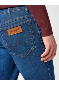 Wrangler - WRANGLER MĘSKIE SPODNIE TEXAS SLIM DARK TRAILS Dark Trails 112358220 W12S008815