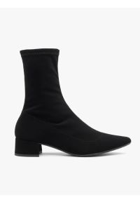 Ryłko - Czarne botki skarpetowe. Okazja: na co dzień. Nosek buta: szpiczasty. Zapięcie: bez zapięcia. Kolor: czarny. Szerokość cholewki: normalna. Wysokość cholewki: za kostkę. Materiał: syntetyk. Obcas: na obcasie. Styl: casual, street. Wysokość obcasa: średni #1