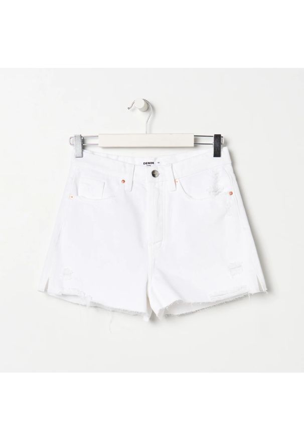 Sinsay - Szorty jeansowe - Biały. Kolor: biały. Materiał: jeans