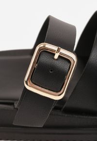 Renee - Czarne Klapki z Przekładanymi Paskami i Regulacją z Klamrą Celilye. Okazja: na co dzień. Kolor: czarny. Materiał: koronka. Sezon: lato. Styl: boho, casual #5