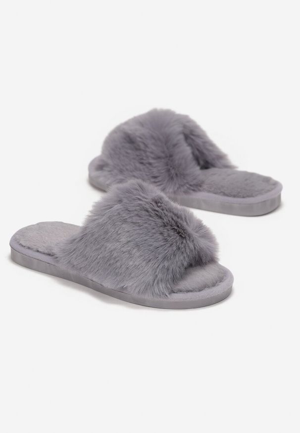 Born2be - Szare Kapcie Kharilea. Nosek buta: okrągły. Zapięcie: bez zapięcia. Kolor: szary. Materiał: guma, futro. Styl: wakacyjny