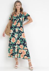 Born2be - Granatowa Sukienka Maxi z Kopertowym Dekoltem i Gumkami w Pasie Kelsi. Typ kołnierza: dekolt kopertowy. Kolor: niebieski. Długość rękawa: krótki rękaw. Sezon: wiosna, lato. Typ sukienki: kopertowe. Długość: maxi #1