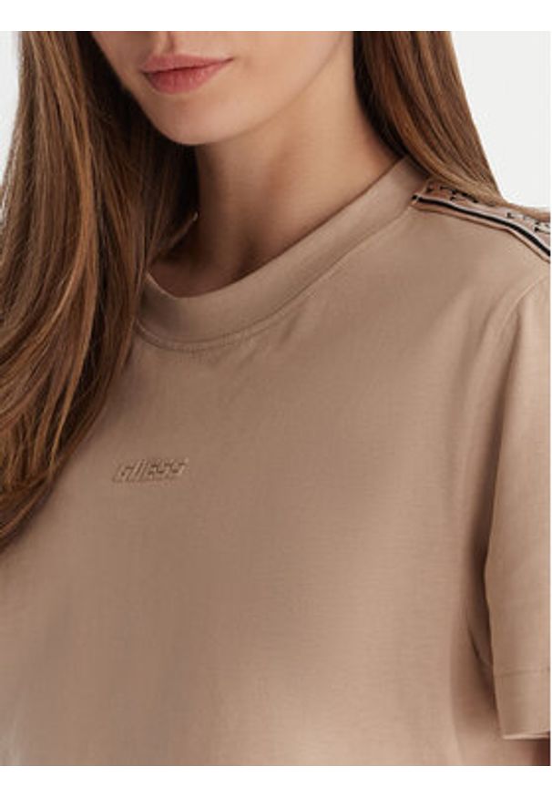 Guess T-Shirt V3RI08 I3Z14 Beżowy Relaxed Fit. Kolor: beżowy. Materiał: bawełna