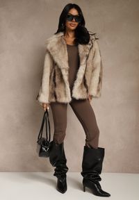 Renee - Beżowa Jednorzędowa Kurtka Futerko z Szerokim Kołnierzem Tesandra. Okazja: na co dzień. Kolor: beżowy. Materiał: futro. Styl: casual, klasyczny, retro #5