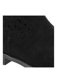 Czarne Botki S.Barski Modne Obuwie Damskie. Okazja: na co dzień. Zapięcie: zamek. Kolor: czarny. Szerokość cholewki: normalna. Wzór: ażurowy. Materiał: zamsz, materiał. Obcas: na obcasie. Styl: klasyczny, casual, rockowy, elegancki. Wysokość obcasa: średni #4