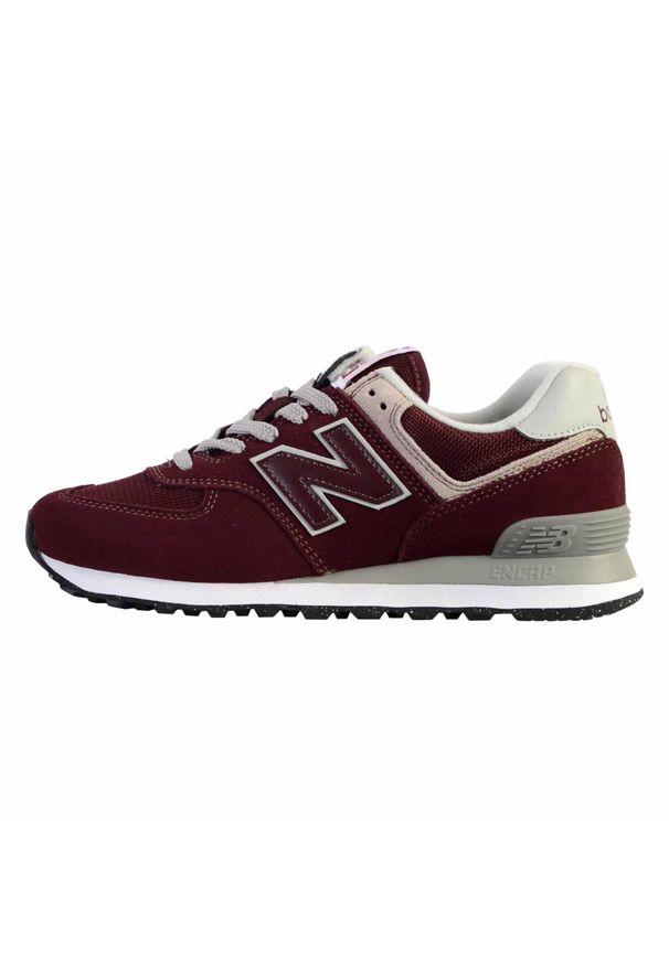 Buty do chodzenia męskie New Balance 574. Zapięcie: sznurówki. Kolor: czerwony, wielokolorowy, szary. Materiał: syntetyk, tkanina, materiał. Szerokość cholewki: normalna. Model: New Balance 574. Sport: turystyka piesza