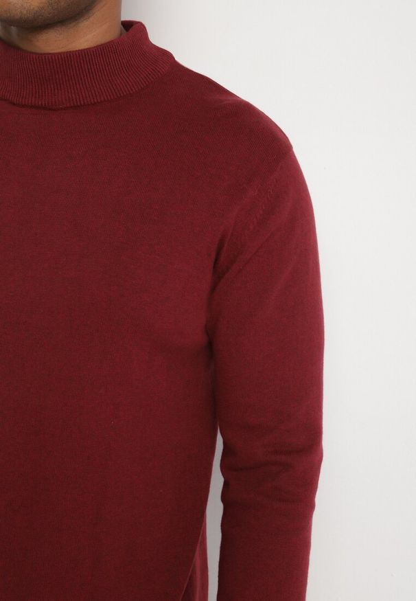 Born2be - Bordowy Sweter Półgolf z Bawełną Ozdobiony Ściągaczami Zolila. Okazja: na co dzień, na spotkanie biznesowe. Kolor: czerwony. Materiał: bawełna. Długość rękawa: długi rękaw. Długość: długie. Wzór: aplikacja. Styl: biznesowy, casual, klasyczny