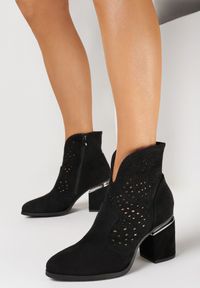 Born2be - Czarne Botki na Ozdobnym Słupku z Ażurową Cholewką z Ekozamszu Fionela. Wysokość cholewki: za kostkę. Zapięcie: zamek. Kolor: czarny. Szerokość cholewki: normalna. Wzór: ażurowy. Obcas: na słupku. Styl: boho #1