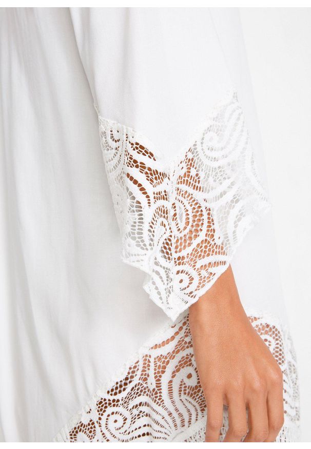 bonprix - Tunika plażowa z koronką, z wiskozy. Okazja: na plażę. Kolor: biały. Materiał: wiskoza, koronka. Wzór: koronka