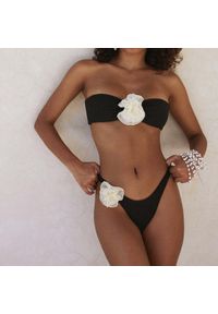 Intica - Bikini bez ramiączek z kwiatowym wzorem na lato Corella. Kolor: różowy. Materiał: tkanina, materiał. Wzór: kwiaty #4