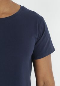 Born2be - Granatowa Koszulka z Krótkim Rękawem i Okrągłym Dekoltem Waylynn. Kolor: niebieski. Materiał: jeans, tkanina. Długość rękawa: krótki rękaw. Długość: krótkie. Wzór: gładki #4