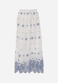 Born2be - Biało-Niebieska Spódnica Bawełniana Ozdobiona Haftami i Ażurowymi Wycięciami w Stylu Casual Kalon. Okazja: na co dzień. Kolor: niebieski. Materiał: bawełna. Długość: krótkie. Wzór: aplikacja, ażurowy, haft. Sezon: lato. Styl: casual #3