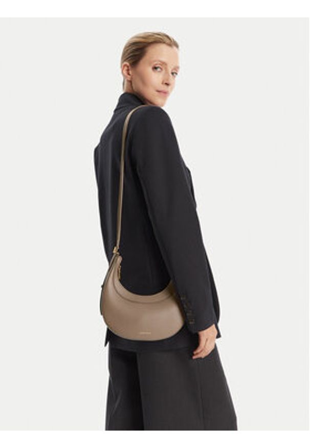 Coccinelle Torebka PIP Coccinellewhisper E5 PIP 53 01 01 Beżowy. Kolor: beżowy. Materiał: skórzane
