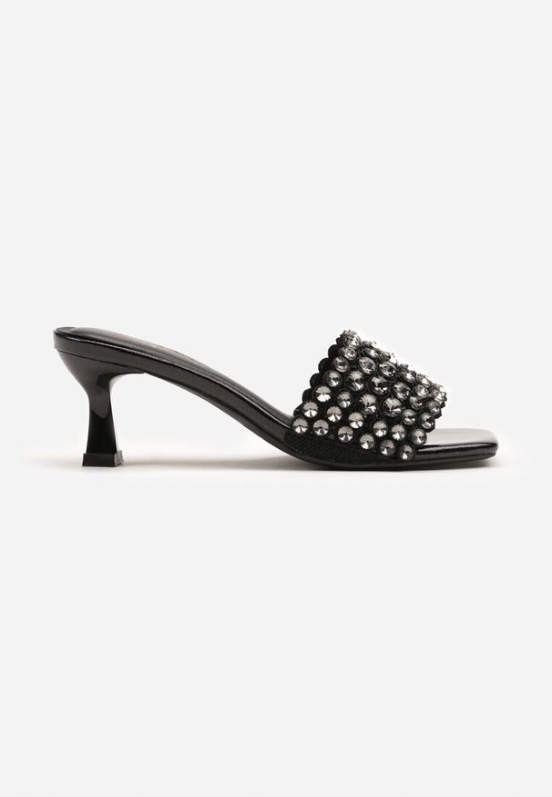 Born2be - Czarne Eleganckie Klapki na Niskiej Szpilce Zdobione Cyrkoniami Cekkaria. Okazja: na co dzień. Nosek buta: otwarty. Kolor: czarny. Materiał: len. Wzór: aplikacja. Styl: elegancki