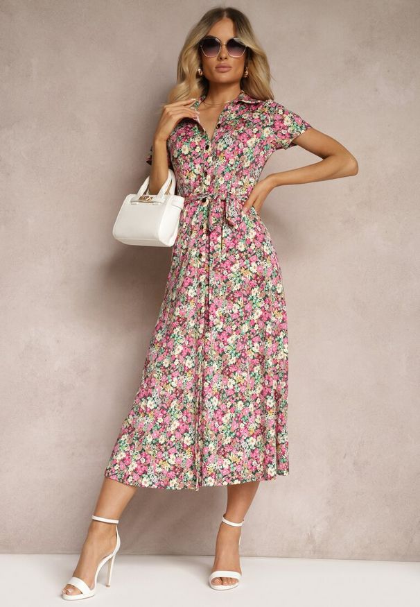 Renee - Różowo-Zielona Rozkloszowana Sukienka z Wiskozą Zapinana na Guziki Ozdobiona Paskiem Dimica. Okazja: na co dzień. Typ kołnierza: dekolt w kształcie V. Kolor: różowy. Materiał: wiskoza. Długość rękawa: krótki rękaw. Wzór: aplikacja. Styl: casual, klasyczny