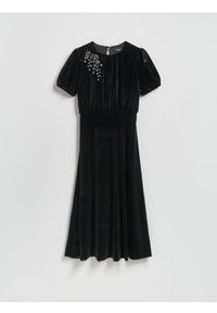 Reserved - Welurowa sukienka midi - czarny. Kolor: czarny. Materiał: welur. Długość: midi