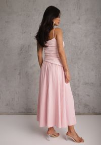 Renee - Różowa Sukienka z Bawełny na Ramiączkach z Asymetryczną Warstwą w Talii Petimelle. Okazja: na co dzień. Typ kołnierza: dekolt kwadratowy. Kolor: różowy. Wzór: gładki. Typ sukienki: asymetryczne. Materiał: bawełna. Długość rękawa: na ramiączkach. Sezon: lato. Styl: casual #4