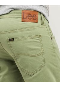 Lee - LEE DAREN ZIP FLY MĘSKIE SPODNIE MATERIAŁOWE SAGE GREEN L70DGK18. Materiał: materiał #3