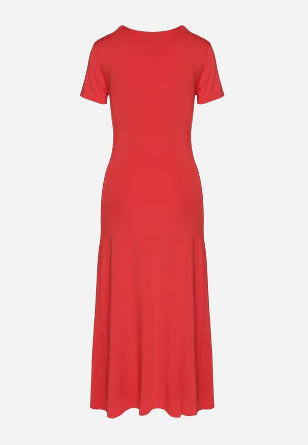 Born2be - Czerwona Sukienka o Dopasowanym Fasonie z Lekkimi Marszczeniami Aporea. Okazja: na co dzień. Kolor: czerwony. Długość rękawa: krótki rękaw. Sezon: wiosna, lato. Typ sukienki: dopasowane, sportowe. Styl: casual, elegancki, sportowy