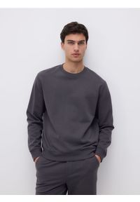 Reserved - Bawełniana bluza regular fit - ciemnoszary. Kolor: szary. Materiał: bawełna #1