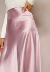 Renee - Różowa Satynowa Midi Spódnica Rozkloszowana z Gumką w Pasie i Suwakiem Leose. Kolor: różowy. Materiał: satyna