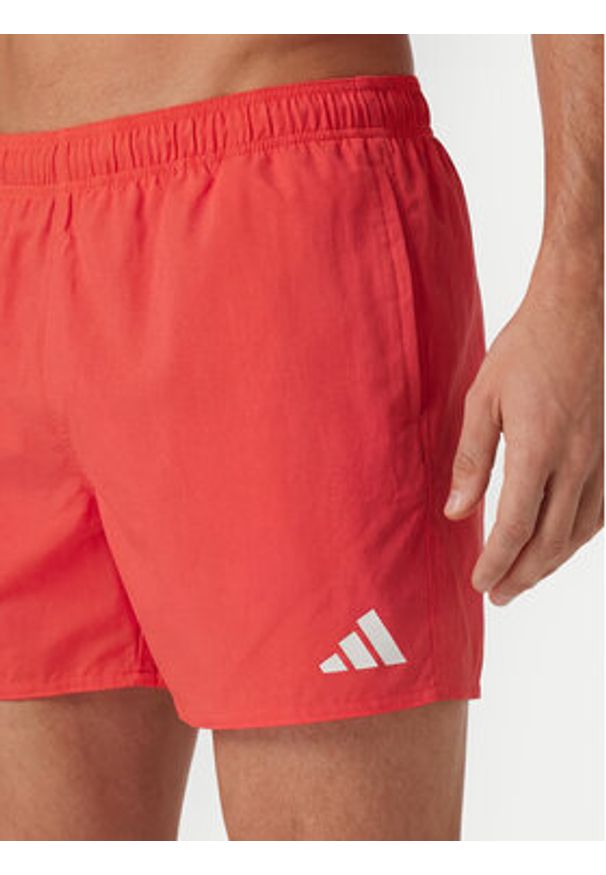 Adidas - adidas Szorty kąpielowe 5-Inch KA4923 Czerwony Regular Fit. Kolor: czerwony. Materiał: syntetyk