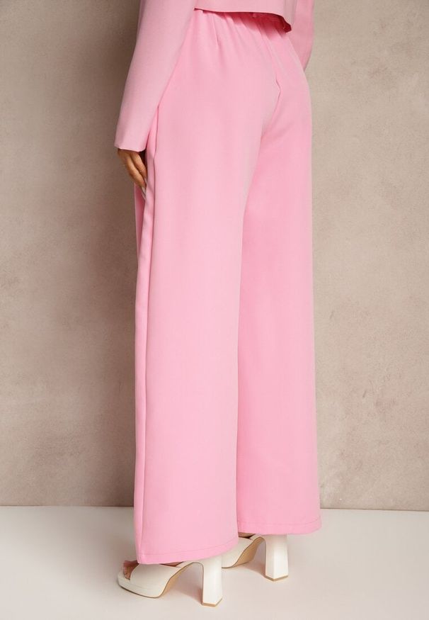Renee - Różowe Szerokie Spodnie High Waist o Garniturowym Kroju z Zakładkami Uliadorea. Okazja: na co dzień. Stan: podwyższony. Kolor: różowy. Styl: casual, elegancki, klasyczny