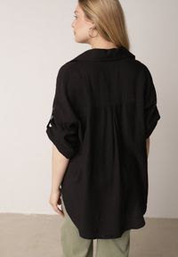 Born2be - Czarna Nietoperzowa Koszula z Wiskozy z Haftem i Podpinanymi Rękawami Jilyla. Okazja: na co dzień, do pracy. Kolor: czarny. Materiał: wiskoza. Długość: długie. Wzór: haft. Styl: casual, elegancki #5