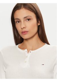 Tommy Jeans Bluzka DW0DW19501 Biały Slim Fit. Kolor: biały. Materiał: bawełna