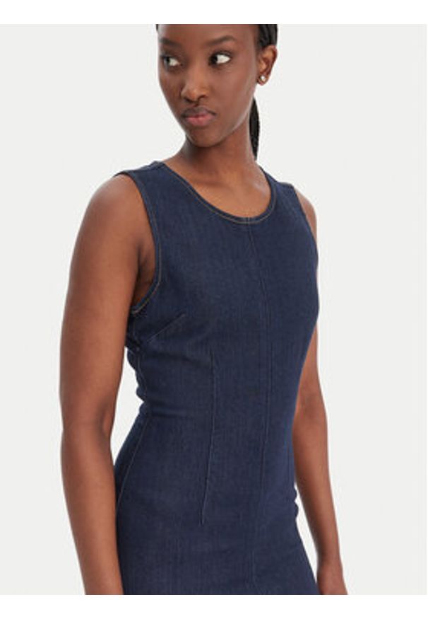 Guess Sukienka codzienna W6RK72 D6980 Granatowy Regular Fit. Okazja: na co dzień. Kolor: niebieski. Materiał: syntetyk. Typ sukienki: proste. Styl: casual