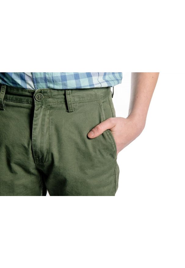 Lee - LEE CHINO SLIM MĘSKIE SPODNIE MATERIAŁOWE GREEN L768CA67. Materiał: materiał