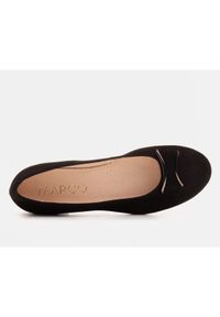 Marco Shoes Baleriny z czarnej skóry zamszowej. Kolor: czarny. Materiał: skóra, zamsz