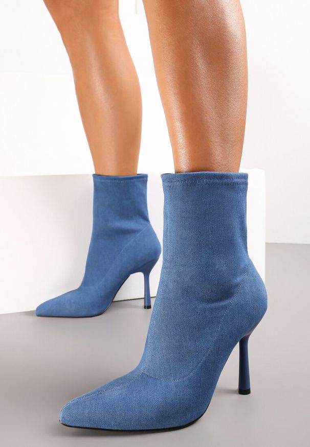 Renee - Niebieskie Botki z Jeansowego Elastycznego Matriału na Szpice Tadiel. Okazja: na co dzień. Kolor: niebieski. Materiał: jeans, materiał. Sezon: zima, jesień. Styl: casual