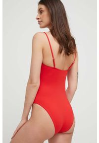 TOMMY HILFIGER - Tommy Hilfiger jednoczęściowy strój kąpielowy kolor czerwony lekko usztywniona miseczka. Kolor: czerwony. Materiał: materiał, poliamid #2
